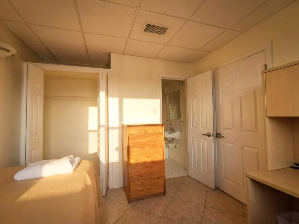 A bedroom in Hillside 3 with a bed and a fitted wardrobe
